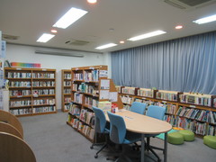 1階図書室